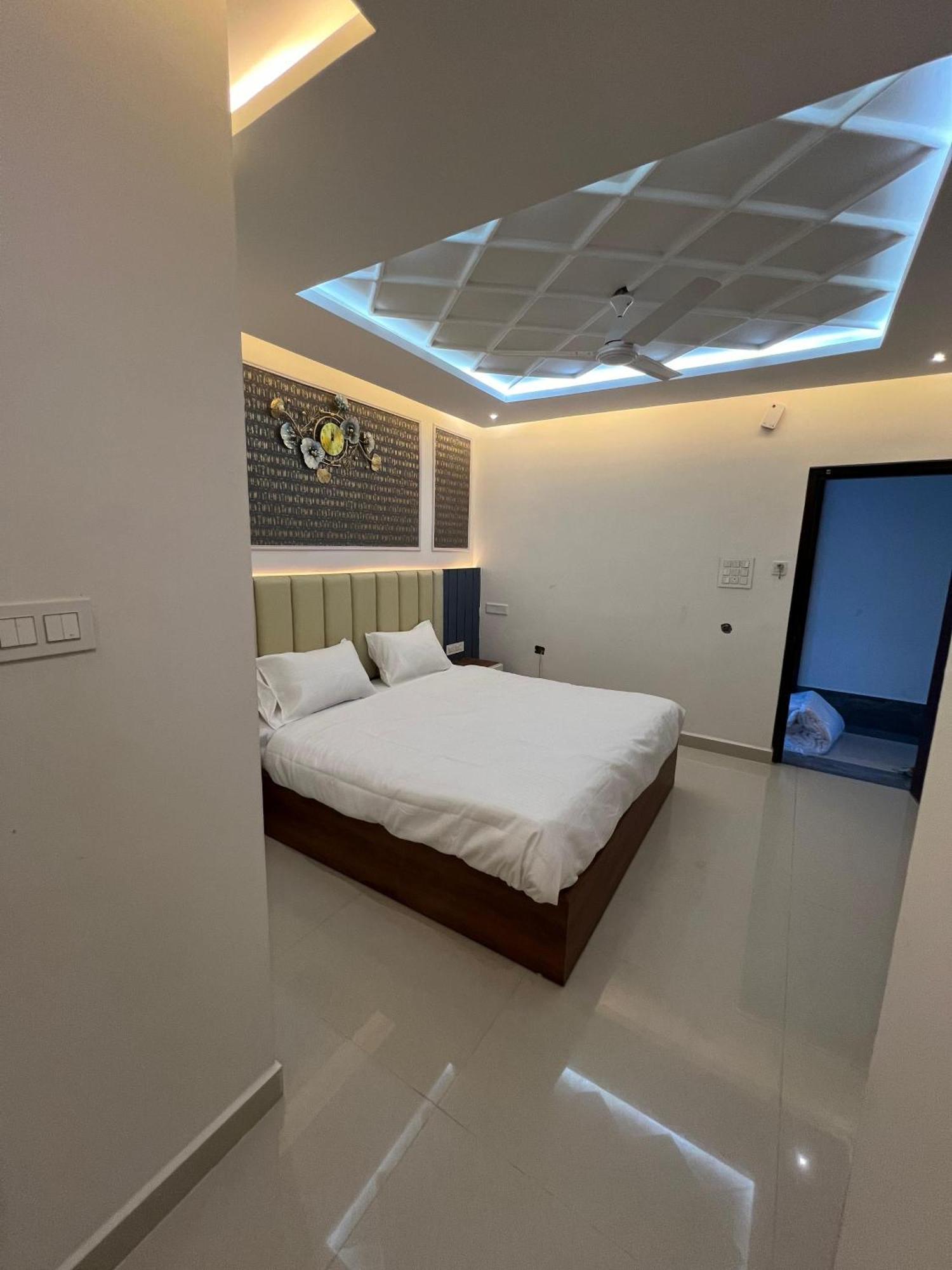 Snr Venus Hotels Tirupati Dış mekan fotoğraf